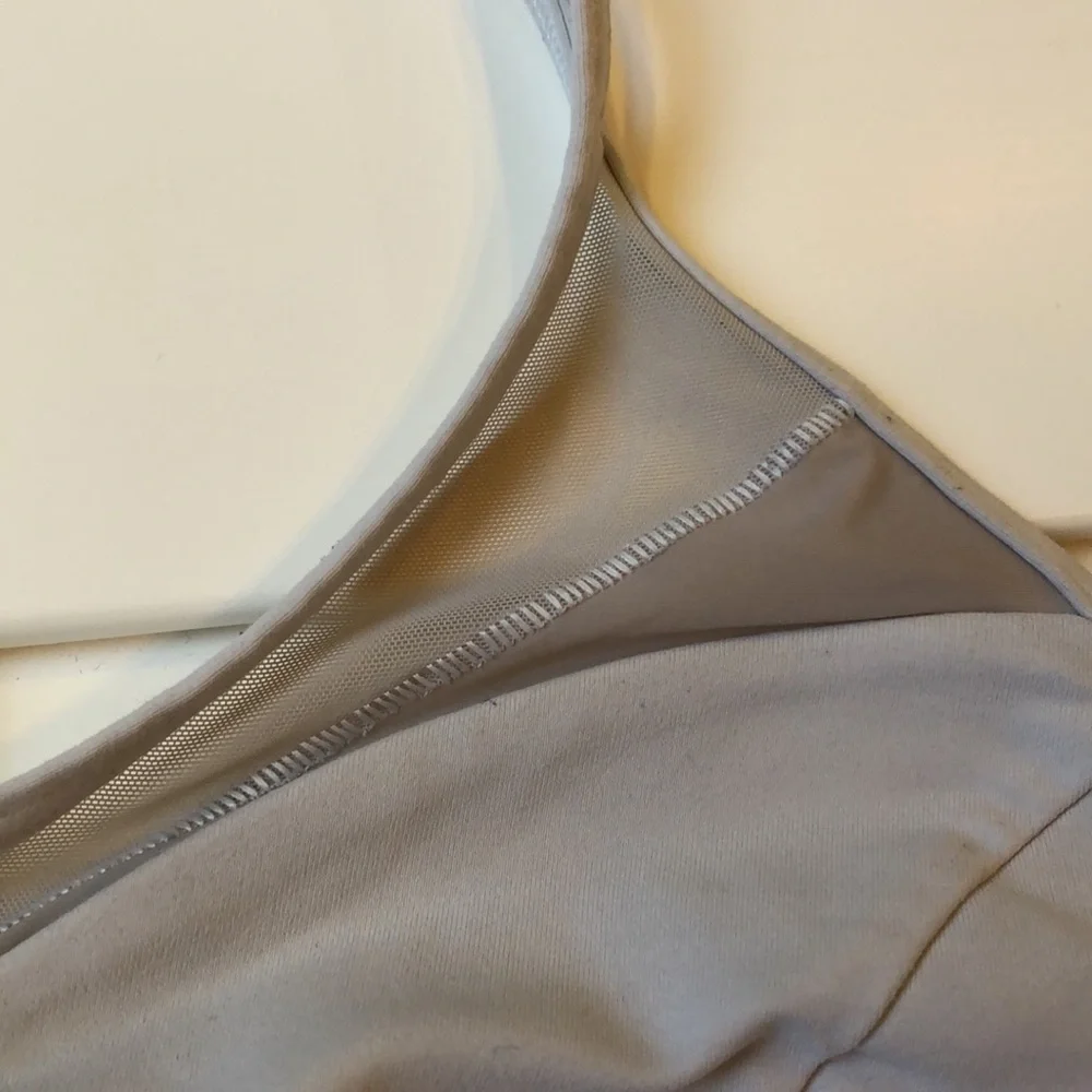 Lululemon white crisscross spaghetti strap sports bra - Picture 6 of 10